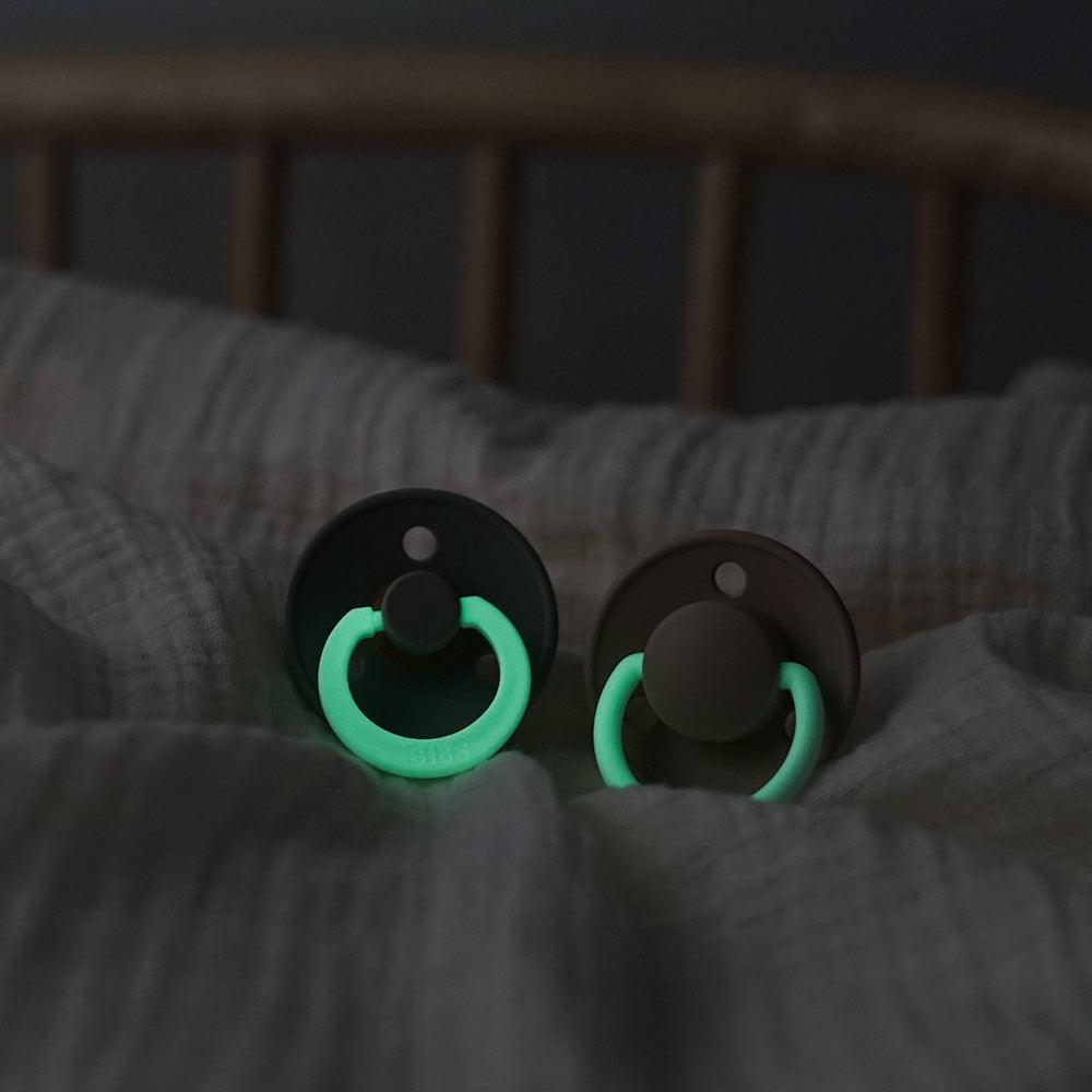 De Lux GLOW Pacifiers 2 Pack - Sage/Cloud
