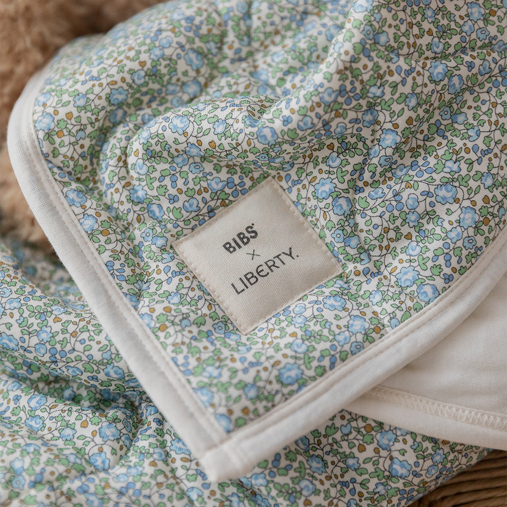 BIBS x LIBERTY Quilted Blanket Chamomile Lawn - Baby Blue